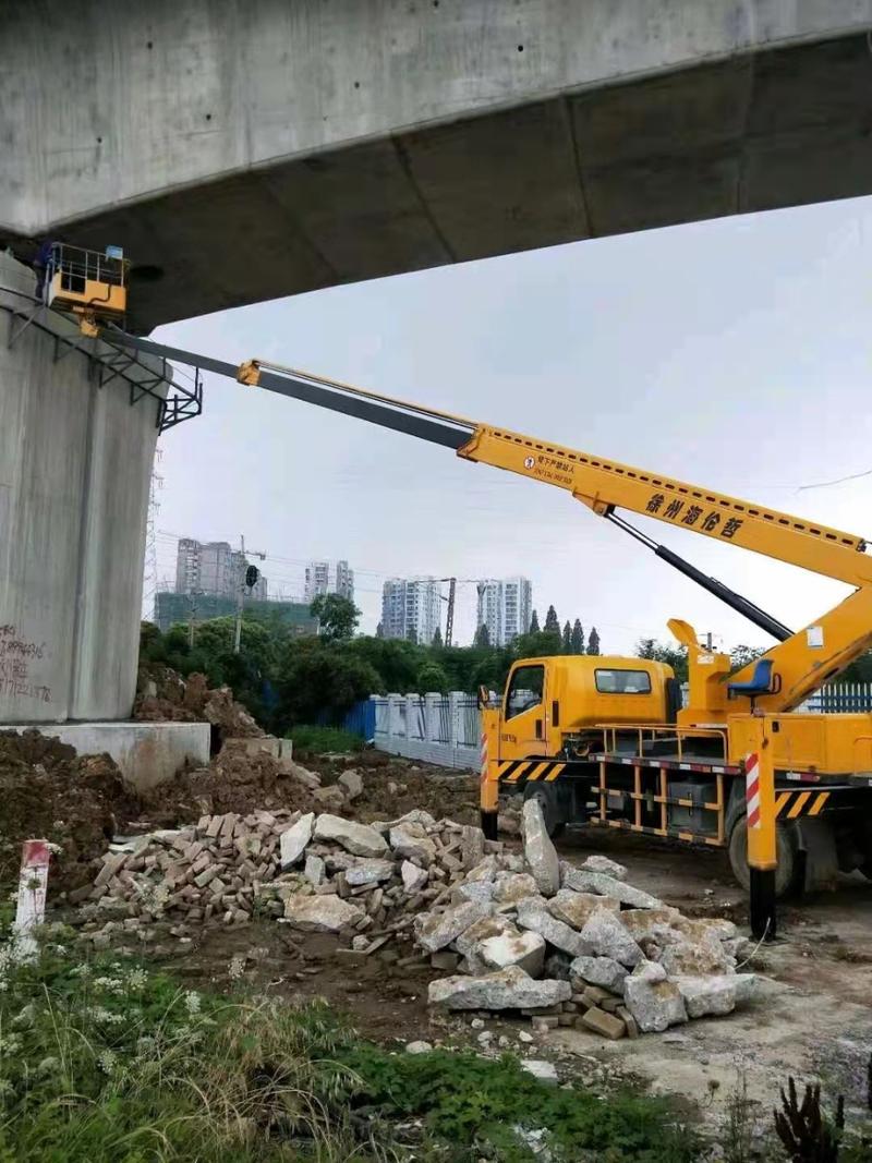 高空車出租與吊籃車租賃 直臂車高空設(shè)備助力路燈器材租賃高效作業(yè)